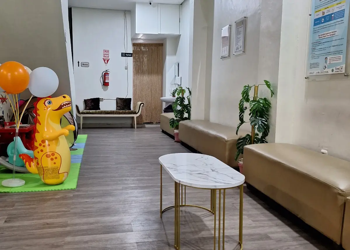 Ruang tunggu BayiQu Clinic