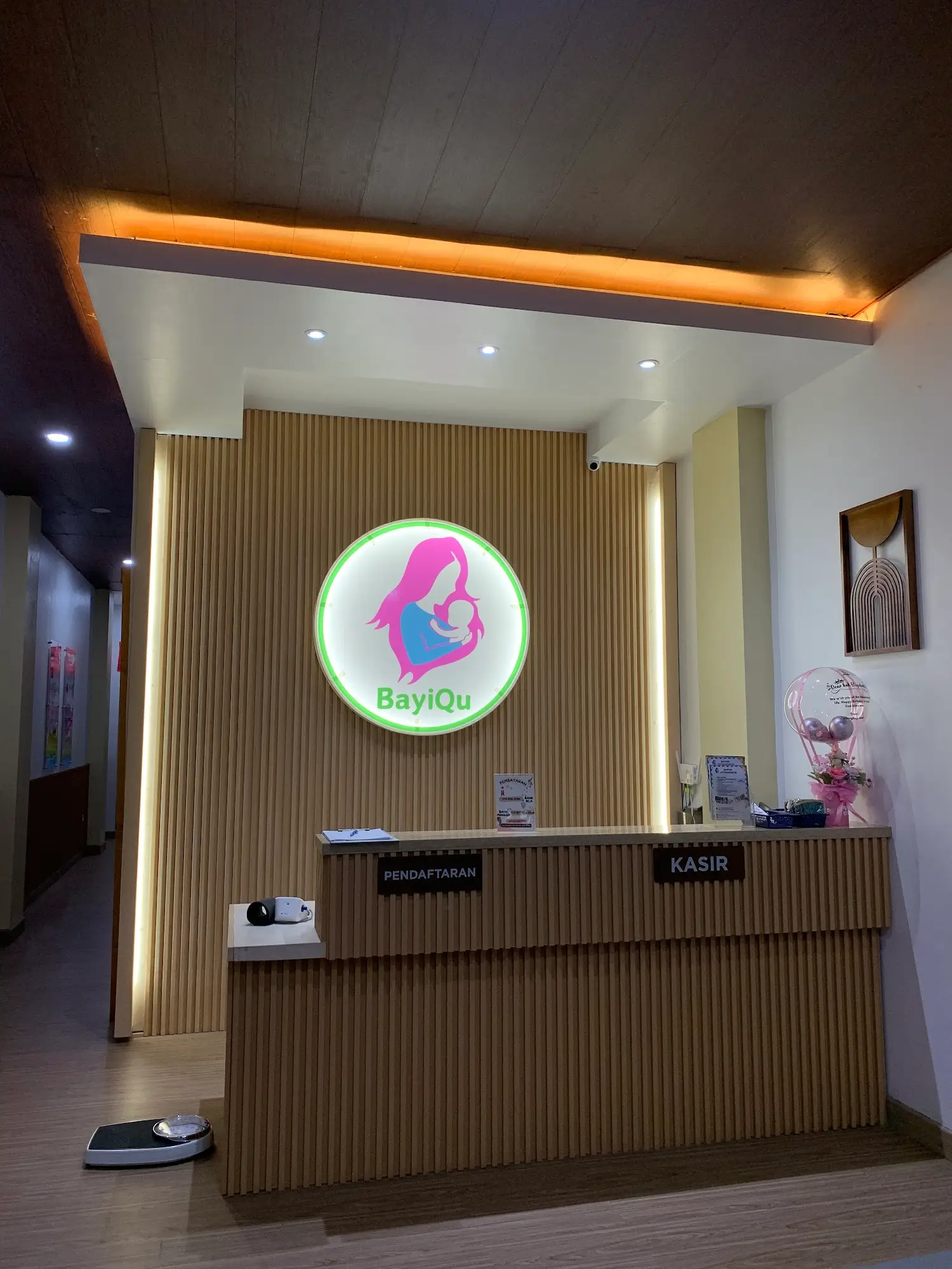 Front Desk BayiQu Clinic